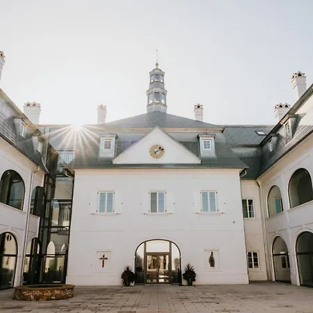 Chateau Gbelany 4*