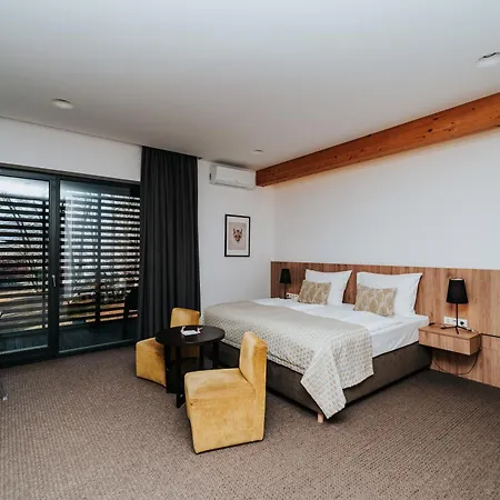 Chateau Hotel 4*