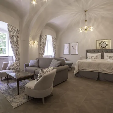 Chateau فندق
