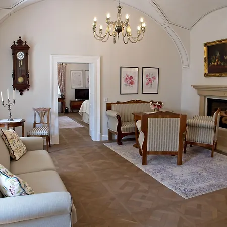 Chateau Отель 4*
