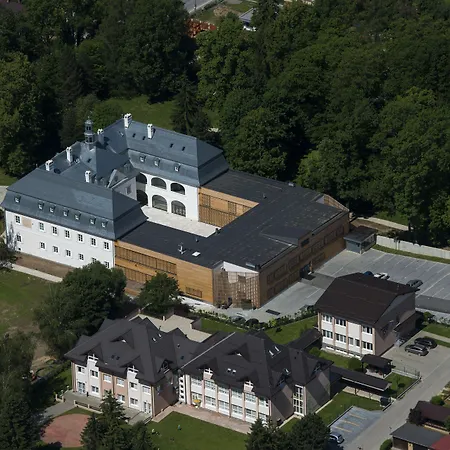Chateau فندق 4*